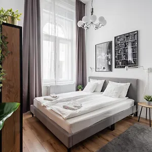 Apartament E32 - Oktogon Panorama Suite - Best Location - By Bqa, Budapeszt