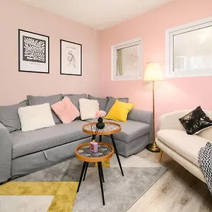 Apartament B104 - Liberty Bridge Lovely With Free Parking, Budapeszt